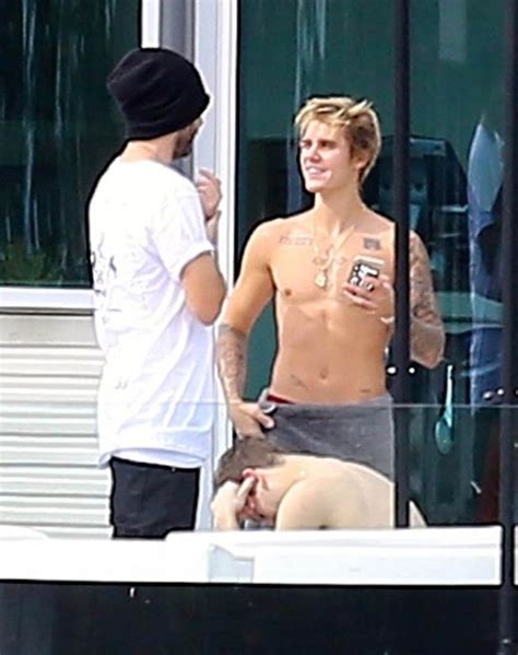Justin Bieber Shows Off Buff Body Poolside In Pair Of Tight Calvin Klein Boxers Irish Mirror
