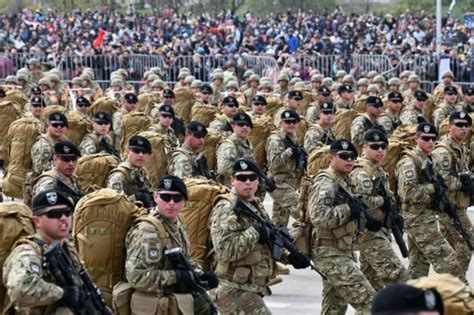 gran parada militar en chile por el día de las glorias del ejército noticias defensa defensa