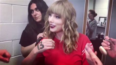 Taylor Swift Draws Number 13 On Her Hand Reputation Tour Youtube
