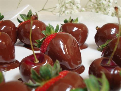 Other ideas for chocolate covered strawberries. Blog with Envy: Fun Fridays ~ In ♥ with Organic Chocolate ...