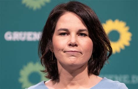 Annalena baerbock erfüllt erst mal alle erwartungen aufs vorbildlichste. Werte für Kanzlerkandidatin Baerbock im Sinkflug | Männersache