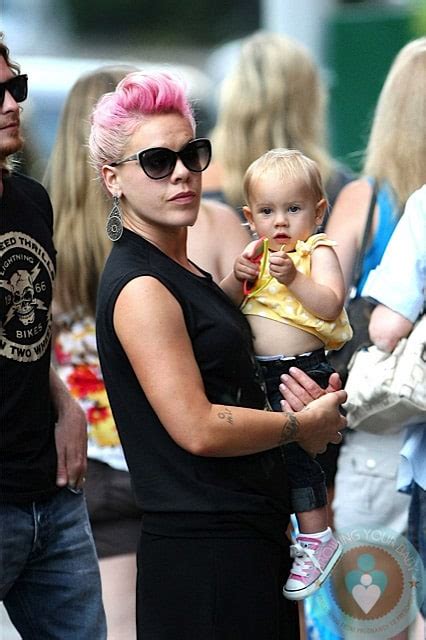 Singer Pink With Daughter Willow Nyc Growing Your Baby Growing