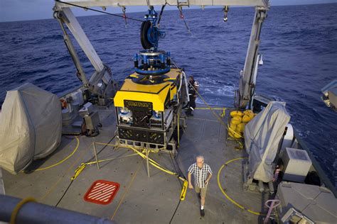 Rov Dives Search For Life In The Mariana Back Arc Schmidt Ocean