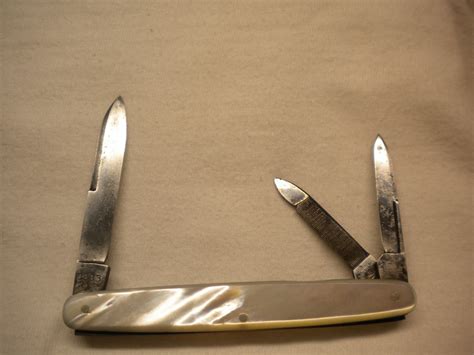 Simmons keen kutter pearl 3 blade pocket knife st louis. E.C. Simmons Keen Kutter St Louis - Long Pull Pearl Handled Whittler Pattern #3833 - Circa 1868-1940