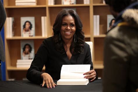 Michelle Obamas Memoir Sells More Than 725000 Copies Datebook