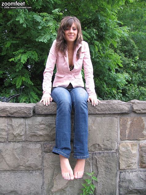 Woman Walking Barefoot In Jeans Porn Videos Newest Barefoot Woman