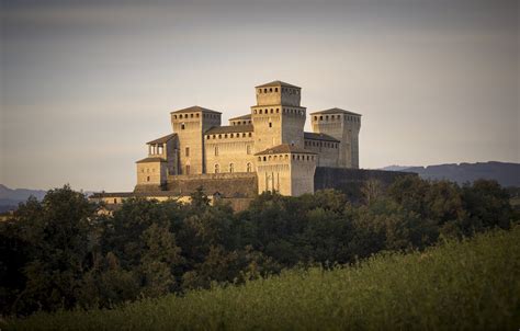 Wallpaper Castle Italy Emilia Romagna Torrechiara