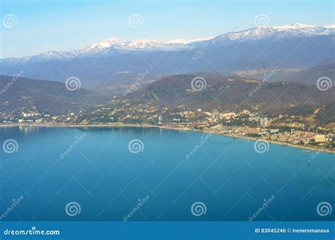 Vista Aerea Di Sochi Montagne Cielo E Mare Fotografia Stock Immagine