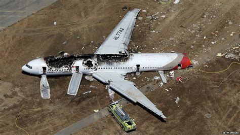 In Pictures San Francisco Plane Crash Bbc News