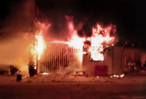Jadiuntuk memastikanlitar pintas tersebut berlaku pada komputer atau bekalan kuasa, maka pengenalpastian yang sesuai adalah perlu, seperti: Litar pintas dipercayai punca rumah kedai terbakar, remaja ...