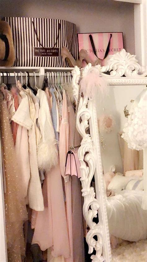 They are so adorable and girly with vintage details that makes the bedroom stylish and chic. Vintage & girly ! So my style | Girly bedroom, Pink ...
