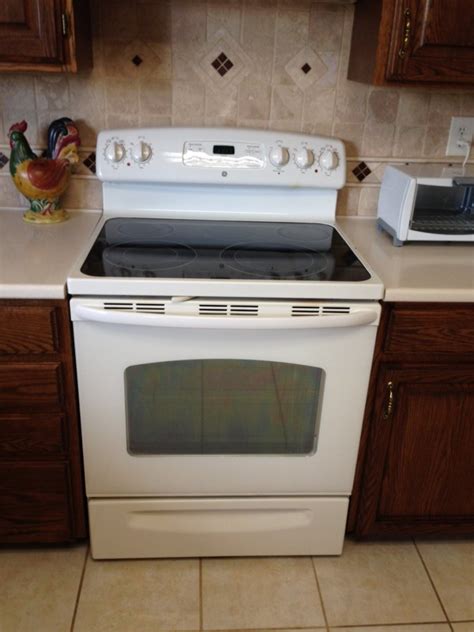 GE Self-Cleaning Glass Top Electric Range | Colorado Classifieds ...