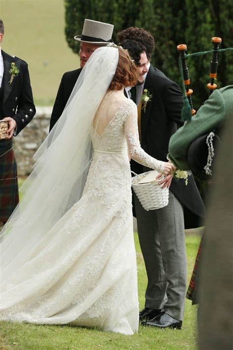 Official facebook fan page for british actor rose leslie. Kit Harington and Rose Leslie get married in Scotland ...