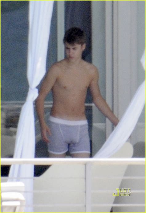 Justin Bieber Shirtless Time In Miami Photo 2565595 Justin Bieber
