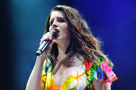 As of august 2019, her albums have sold 3.2 million copies in the us, and her singles have sold 5.2 million copies in the uk. L.A. to the Moon Tour : Lana Del Rey et sa grande tournée ...