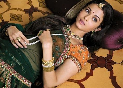 Top 5 Things Learnt From Bollywood Actresses Wardrobe