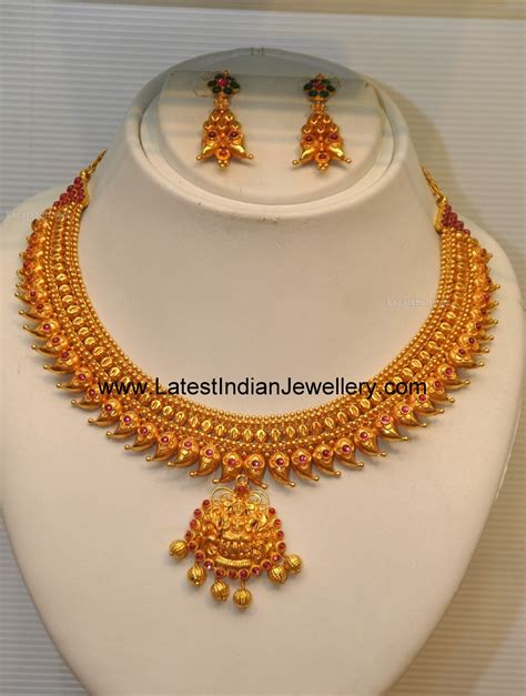 Heavy Gold Short Temple Jewellery Necklace In Mango Design