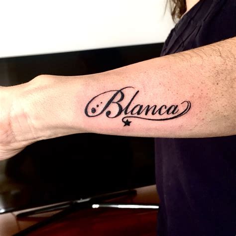 Otro tipo de diseño de letras para tatuajes son las letras chinas tatuadas o los tatuajes con letras árabes. Tatuaje Blanca | Tattoo quotes, Tattoos