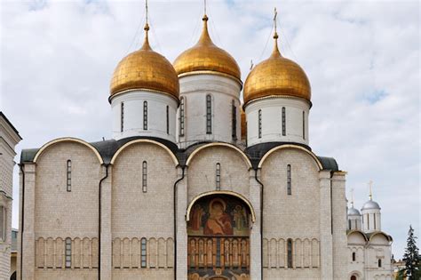 Premium Photo Dormition Cathedral In Moscow Kremlin