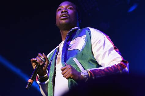 Report Meek Mill Sentenced To 2 4 Years In Prison For Violating