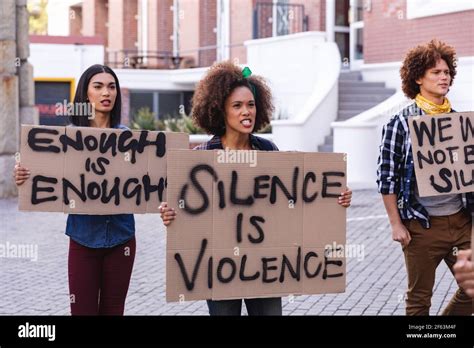 Protesters Holding Protest Signs Hi Res Stock Photography And Images Alamy