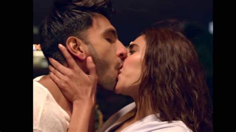 Ranveer Singh And Vaani Kapoor Hot Kissing Scene From Befikre Movie