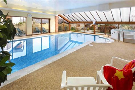Best 18 Modern Indoor Swimming Pool Design Ideas