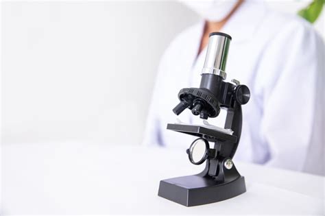 顕微鏡の種類や特徴を徹底解説！用途や顕微鏡選びのポイントも紹介