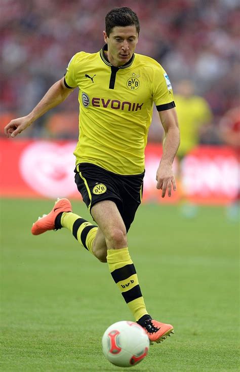 Lewandowski put bayern ahead with a bullet. Chelsea Transfer News: Robert Lewandowski rules out Borussia Dortmund departure | Metro News