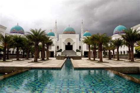 La universidad es una institución con medio siglo de experiencia educativa y científica. POTO Travel & Tours: Gambar Masjid Yang Indah di Malaysia!