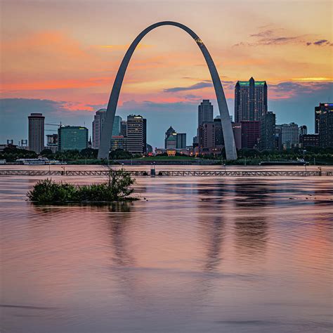 Saint Louis Gateway Arch Skyline Over The Mississippi River 1x1