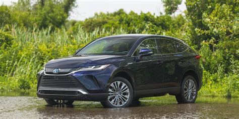 Toyota estimates that the venza will deliver a city/highway combined rate of 40 mpg. REVIEW: The $32000 Toyota Venza Hybrid Crossover Proves ...