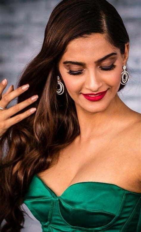 sonam kapoor looks hot sexy in green dress sonam kapoor hot cleavage show