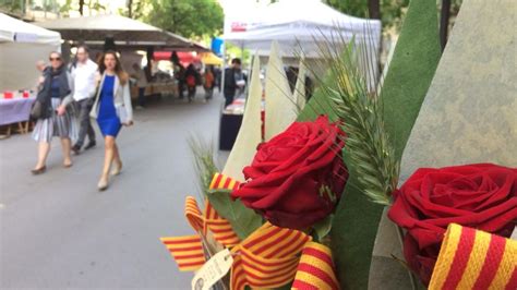 Sant Jordi Así Se Vive La Diada En Barcelona