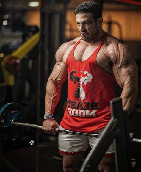 Muscle Lover Iranian Bodybuilder Reza Ahmadi 2