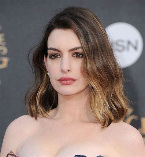 Anne Hathaway Is Back To Her Natural Brunette Roots Mandy Moore Short