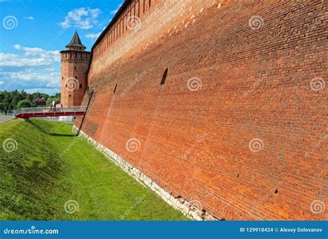 Wall Of The Kolomna Kremlin And The Marinkina Tower Editorial Stock
