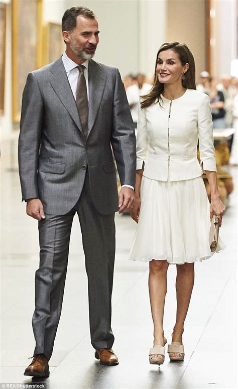 Queen Letizia Of Spain Showcases Figure In Cream Couture Daily Mail