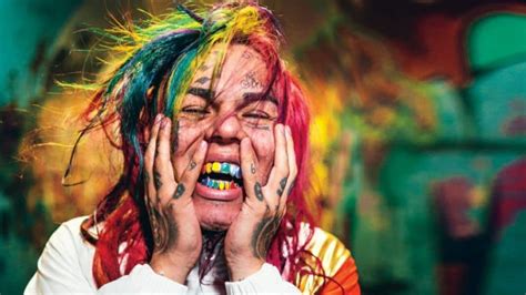 Who Is Tekashi 69 Dating The Rapper Gets Hospitalized After An Attack
