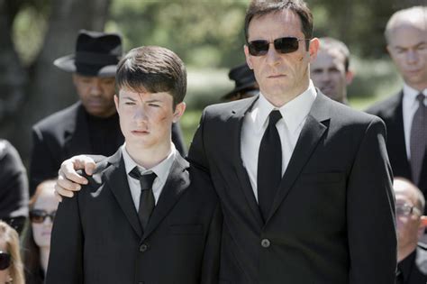 Photo De Jason Isaacs Photo Dylan Minnette Jason Isaacs Allociné