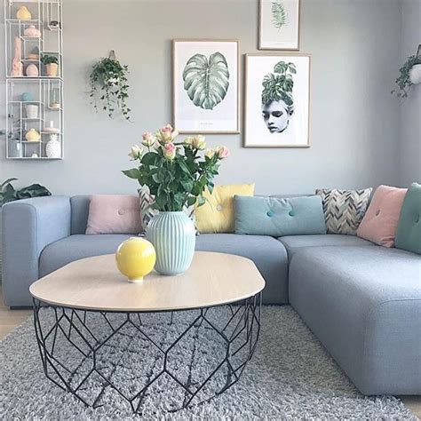 Berikut ini adalah ide mengenai desain gambar ruang tamu minimalis terbaru 2019. Meja Unik Untuk Dekorasi Ruang Tamu Disertai Hiasan ...