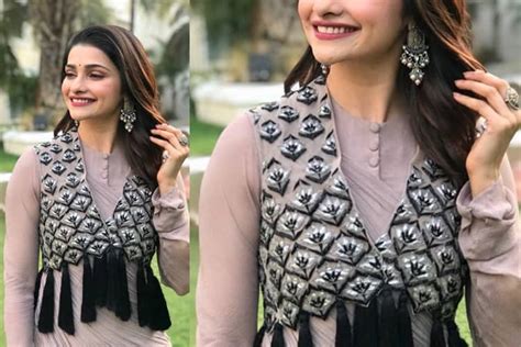 Impressive Blouse Designs To Flaunt This New Year 2021