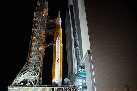 Nasas Artemis 1 Moon Rocket Back On Pad 39b For Nighttime Launch