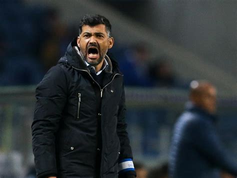 Sergio conceicao is sometimes overshadowed by the other midfield luminaries on display at his club, lazio, playing as he does alongside the likes of argentina's juan veron and. Ao contrário de Coentrão, Sérgio Conceição paga o acrílico ...