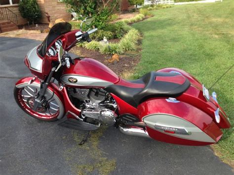 Headlight fairing with tinted windshield. Victory Cross Country 23" wheel super clean bike