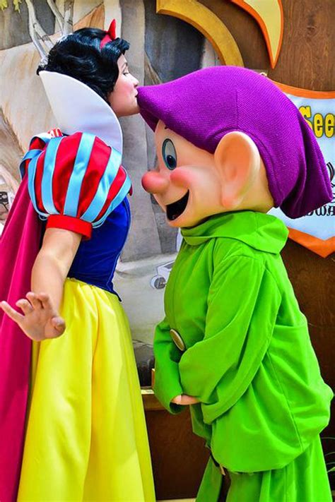Dopey Looks Disney Face Characters Disney Theme Parks Snow White