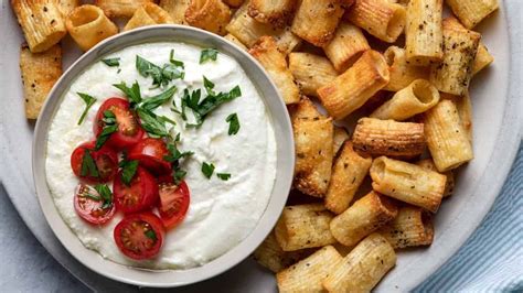 Jul 07, 2021 · one of the trendsetters for the infamous baked feta pasta trend, tiktoker @feelgoodfoodie, took the app by storm again last week when she showed her 1.2 million followers a recipe for pasta chips. TikTok's 'pasta chips' trend turns the Italian dish into ...