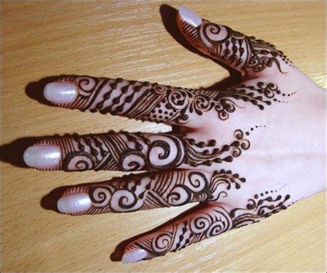 Melukis tangan dengan henna biasa dilakukan oleh calon mempelai wanita di india dan arab. Gambar Henna Tangan Yang Bagus Dan Simple - Gambar Terbaru HD