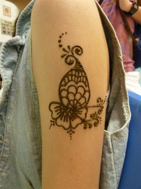 Henna itself should be safe, but the dye is often mixed with paraphenylenediamine (ppd), a chemical substance that is well known for causing allergic reactions in people sensitive to it. L1050105 | Henna | Peacock Henna Tattoo | Flickr
