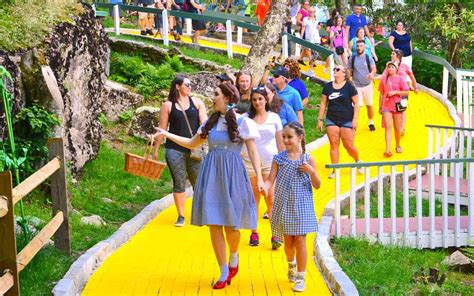 North Carolinas Wizard Of Oz Theme Park Is Reopening For A Few Days